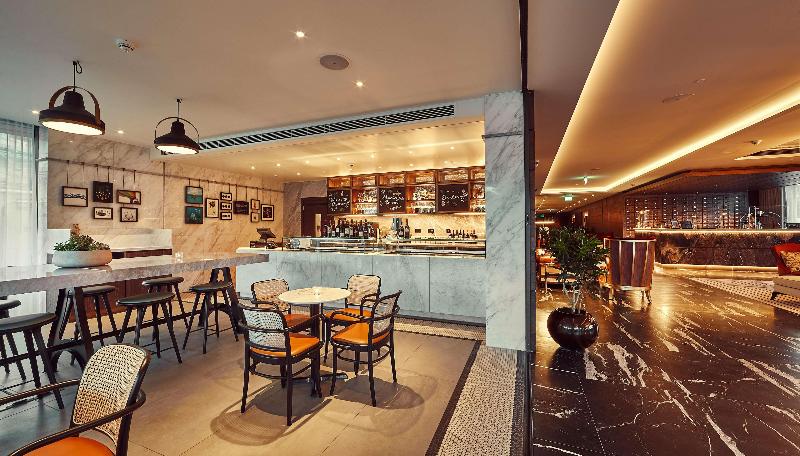 The Fellows House Cambridge Curio Collection By H - Bar
