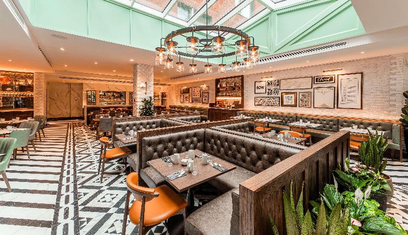 The Fellows House Cambridge Curio Collection By H - Bar