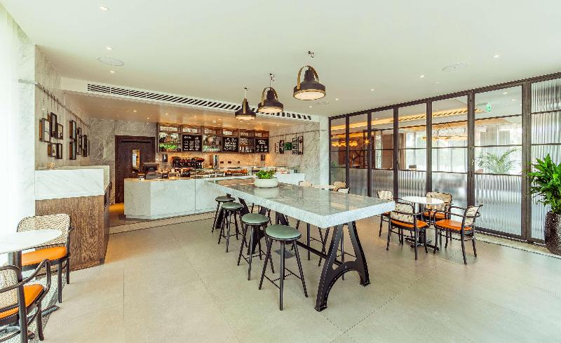 The Fellows House Cambridge Curio Collection By H - Bar