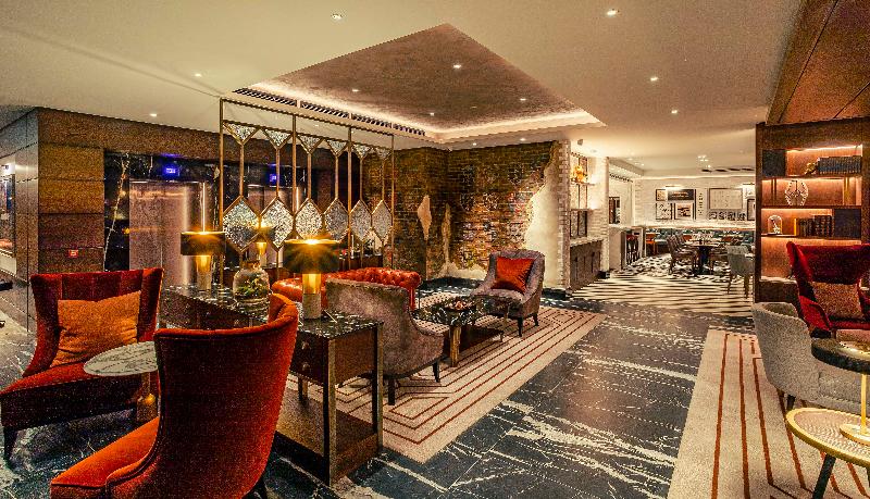 The Fellows House Cambridge Curio Collection By H - Bar