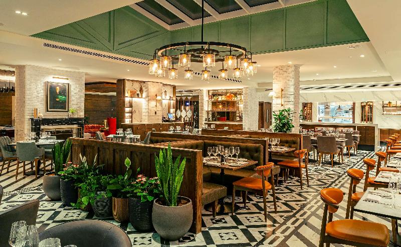 The Fellows House Cambridge Curio Collection By H - Bar