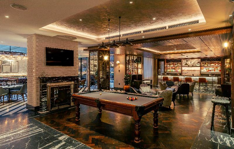 The Fellows House Cambridge Curio Collection By H - Bar