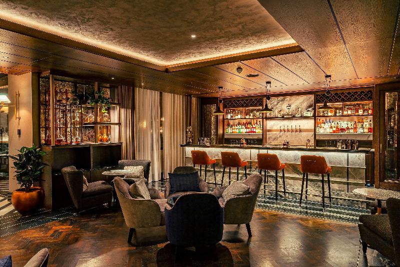 The Fellows House Cambridge Curio Collection By H - Bar