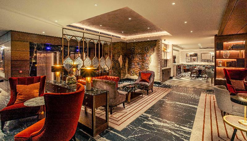The Fellows House Cambridge Curio Collection By H - Bar