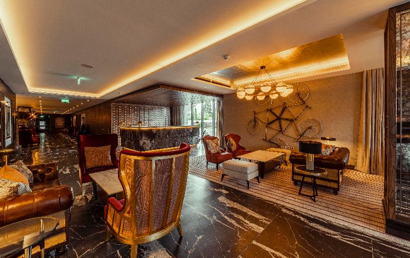 The Fellows House Cambridge Curio Collection By H - Lobi
