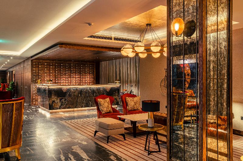 The Fellows House Cambridge Curio Collection By H - Lobi