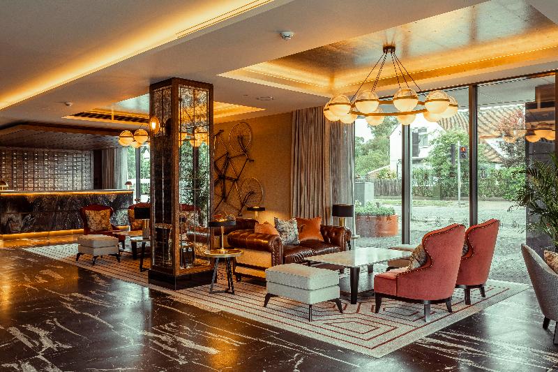 The Fellows House Cambridge Curio Collection By H - Lobi