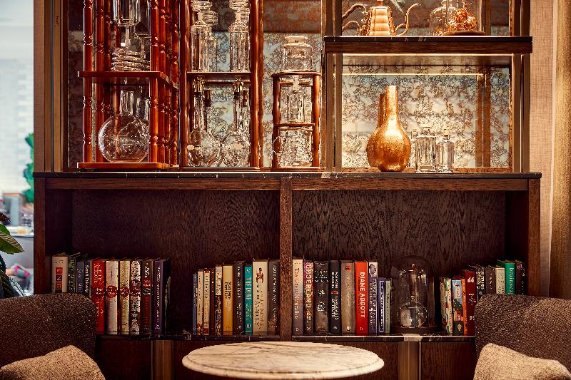 The Fellows House Cambridge Curio Collection By H - Genel