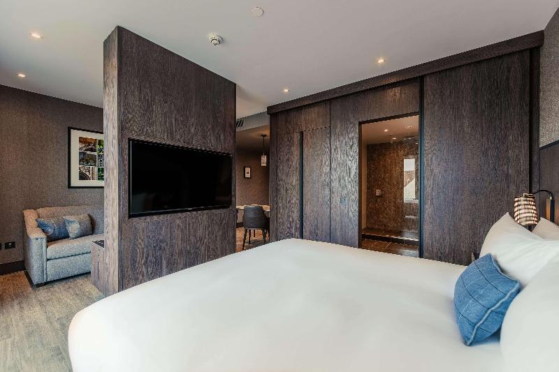 The Fellows House Cambridge Curio Collection By H - Oda
