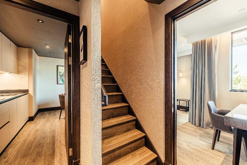 The Fellows House Cambridge Curio Collection By H - Oda