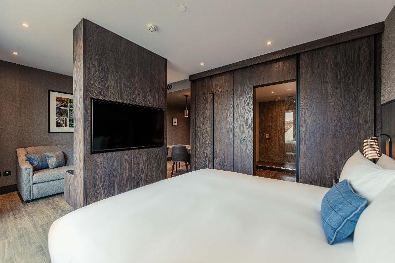 The Fellows House Cambridge Curio Collection By H - Oda