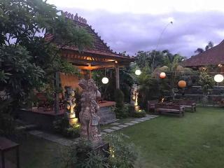 Bali Eco Living Yoga Healing Meditation by ZUZU fotoÄŸrafÄ±