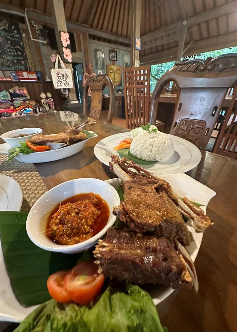 Bali Eco Living Yoga Healing Meditation by ZUZU - Restoran