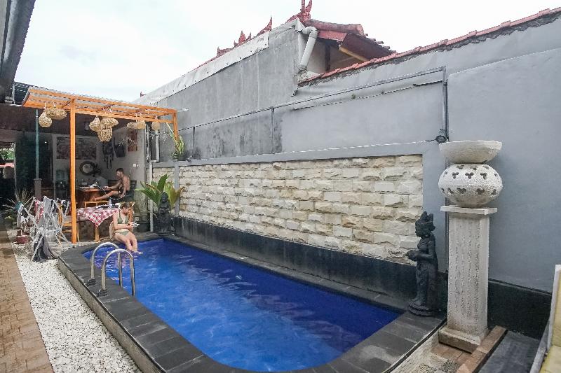 Gedhong Hostel by ZUZU - Havuz