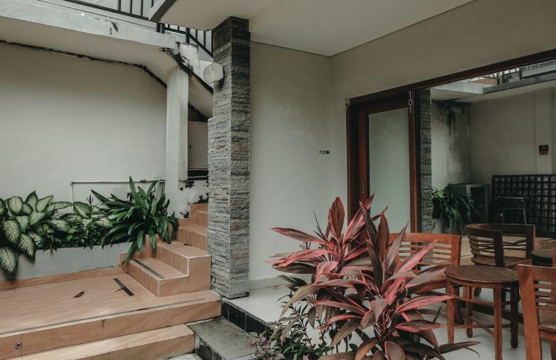 Sekar Arum Riverside Resort in Canggu by ZUZU - Lobi