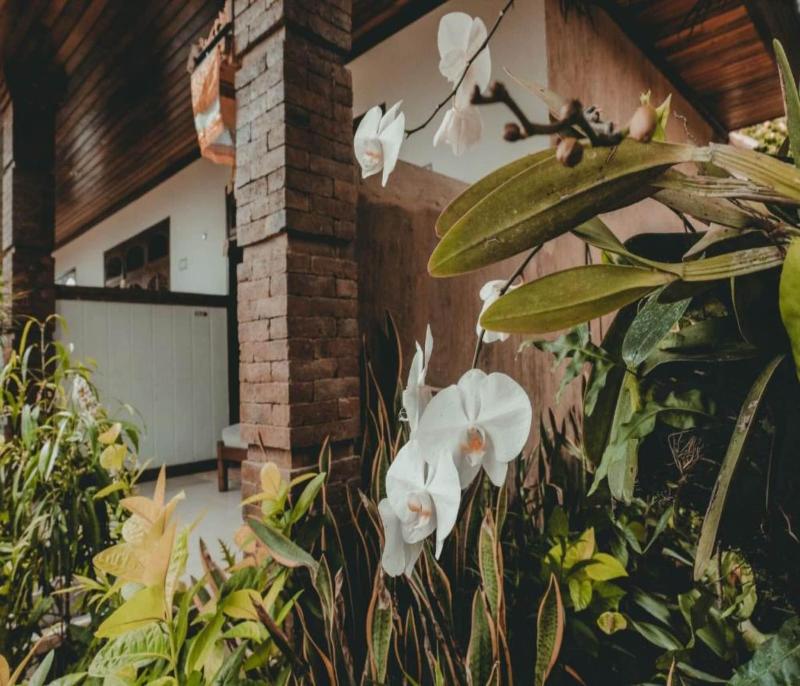 Sekar Arum Riverside Resort in Canggu by ZUZU - Oda