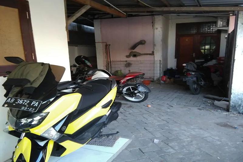 Kost 48 Surabaya by ZUZU - Genel