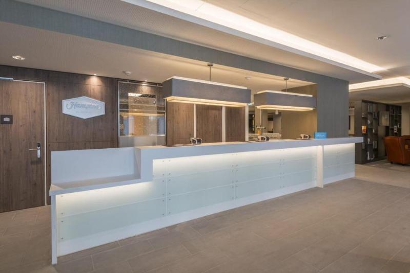 Hampton By Hilton Stuttgart City Centre - Lobi