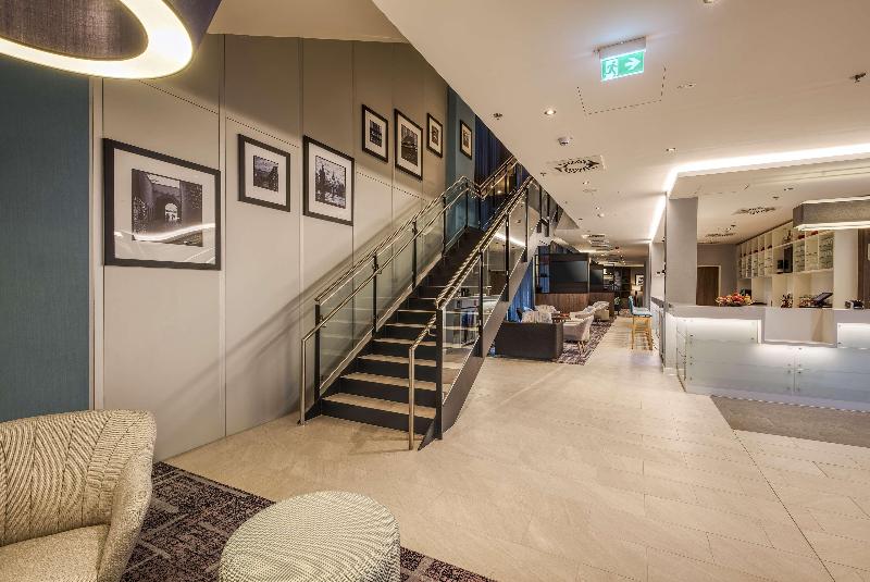 Hampton By Hilton Stuttgart City Centre - Lobi