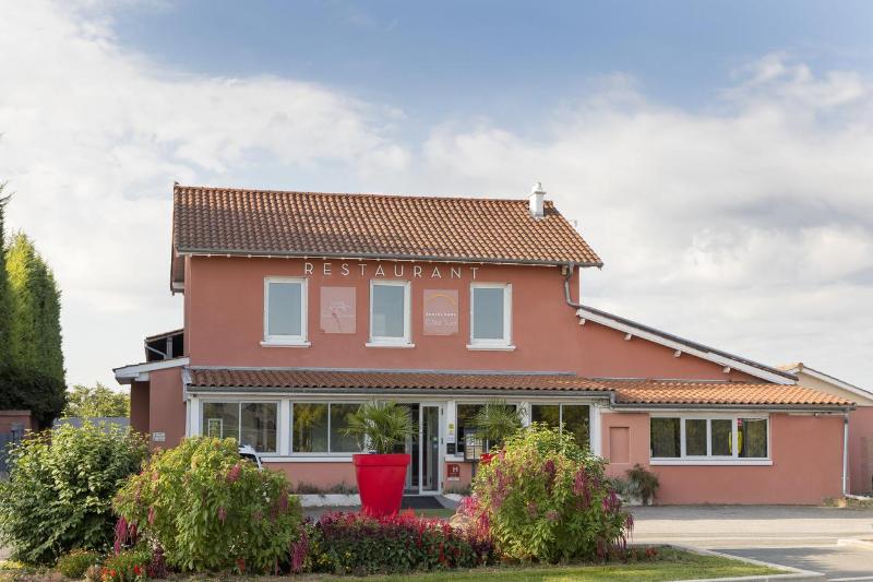 Hôtel les Pierres Dorées - Genel