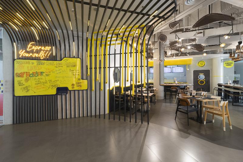 Yello Hotel Kuta Beachwalk Bali - Lobi