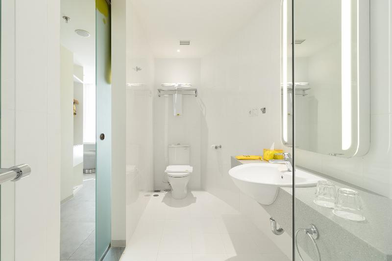 Yello Hotel Kuta Beachwalk Bali - Oda