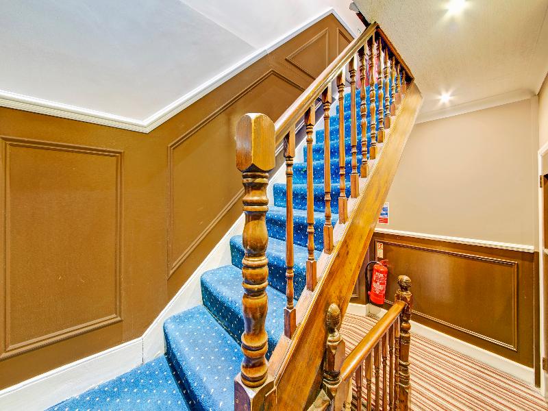 OYO Bostons Manor Hotel - Lobi