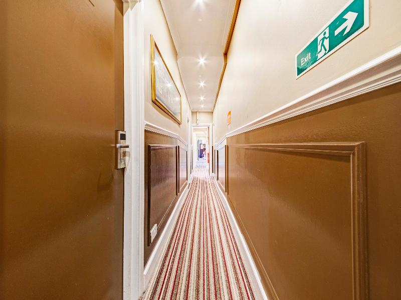 OYO Bostons Manor Hotel - Lobi