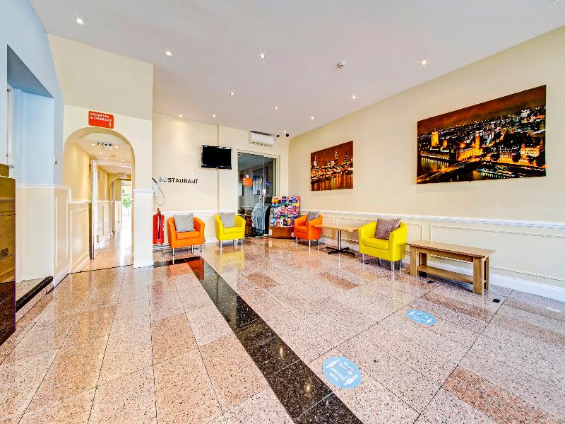 OYO Bostons Manor Hotel - Lobi