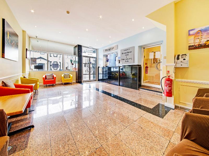 OYO Bostons Manor Hotel - Lobi