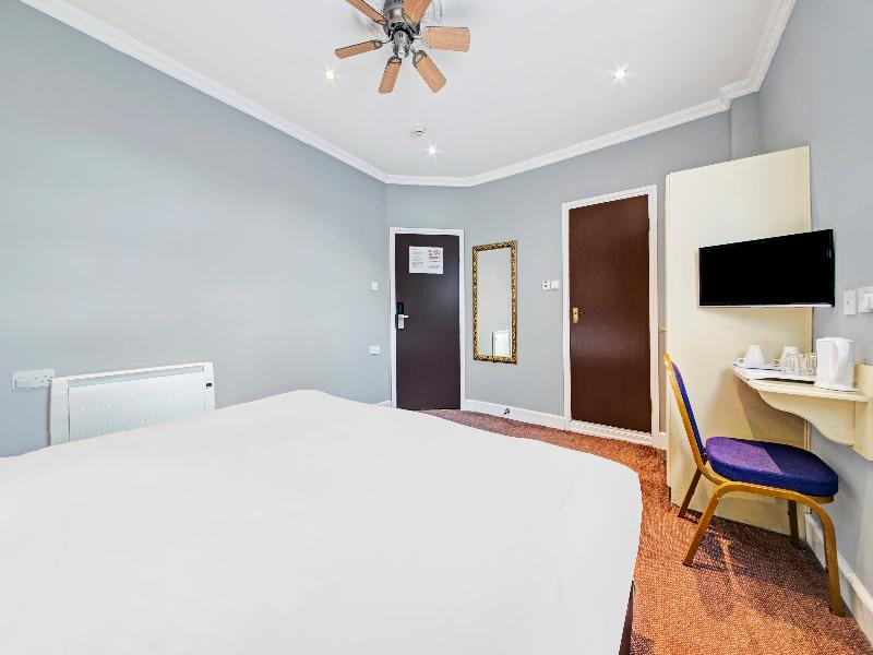 OYO Bostons Manor Hotel - Oda