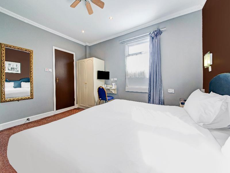 OYO Bostons Manor Hotel - Oda