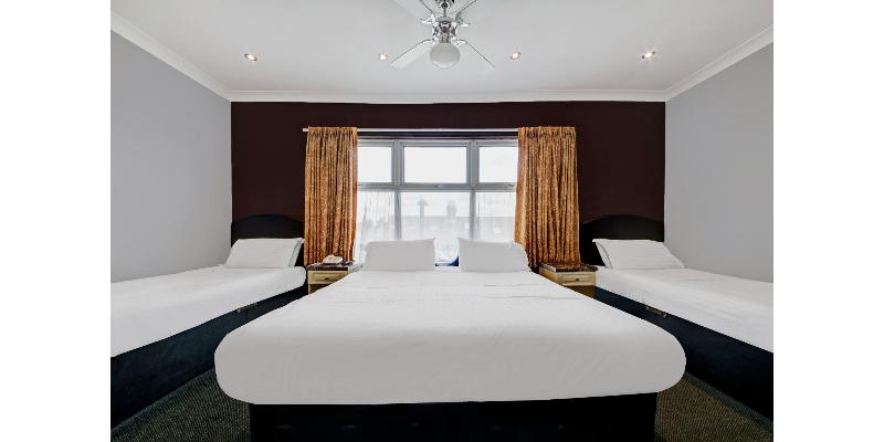 OYO Bostons Manor Hotel - Oda