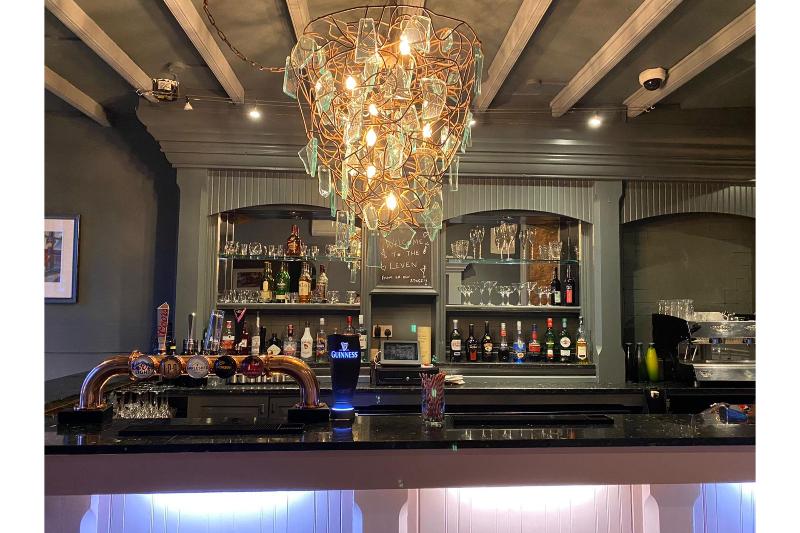 OYO The Leven - Bar