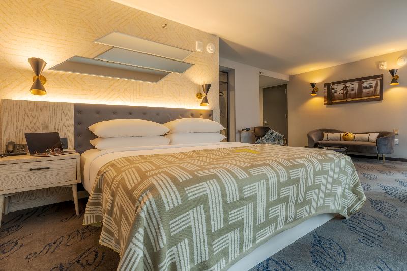 Pestana CR7 Times Square City Center Hotel - Oda