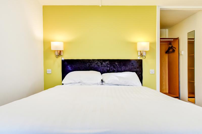 The Hotel Rafiya, Redditch - Oda