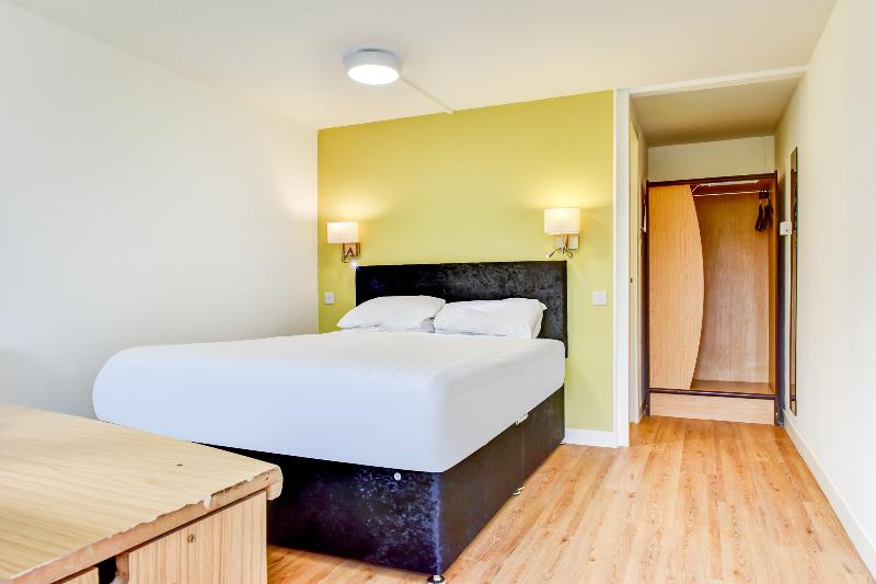 The Hotel Rafiya, Redditch - Oda