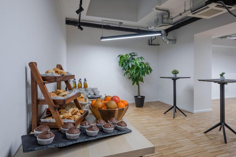 Dean’s Home Budapest - Toplantı