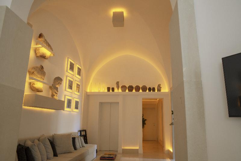 Palazzo Lecce - Lobi