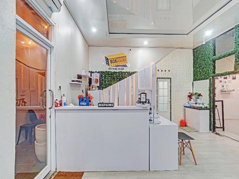 Box House - Lobi