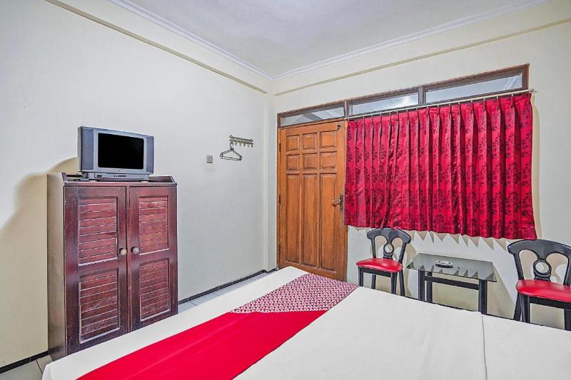 OYO 90132 Lie Mas Hotel - Oda