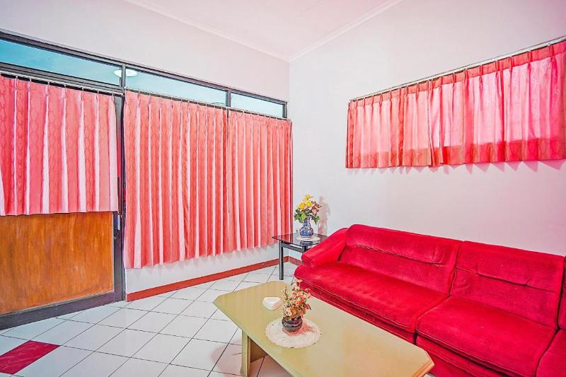 OYO 90132 Lie Mas Hotel - Oda