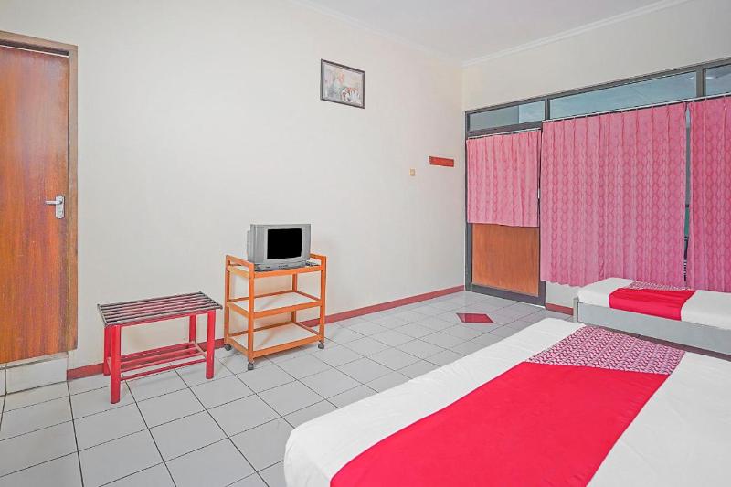 OYO 90132 Lie Mas Hotel - Oda