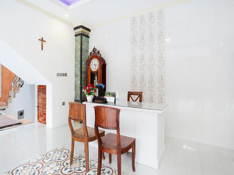 OYO 4003 Ceria Guesthouse Seminyak - Lobi