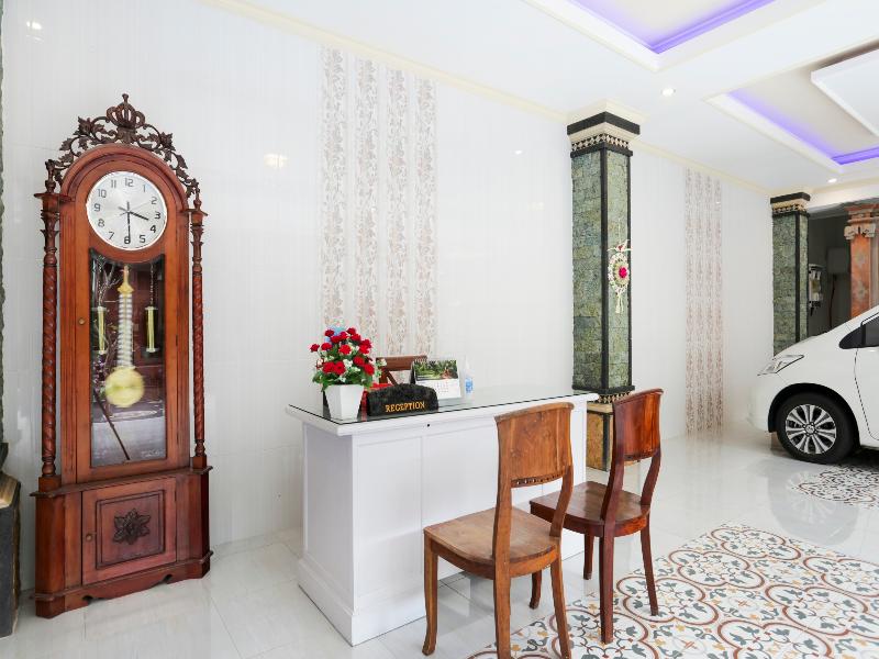 OYO 4003 Ceria Guesthouse Seminyak - Lobi