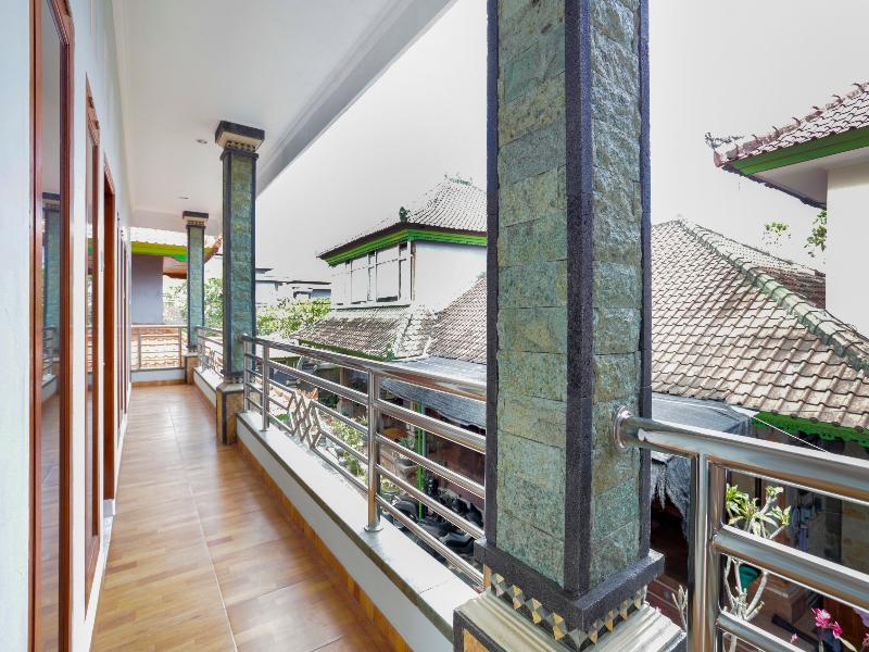 OYO 4003 Ceria Guesthouse Seminyak - Lobi