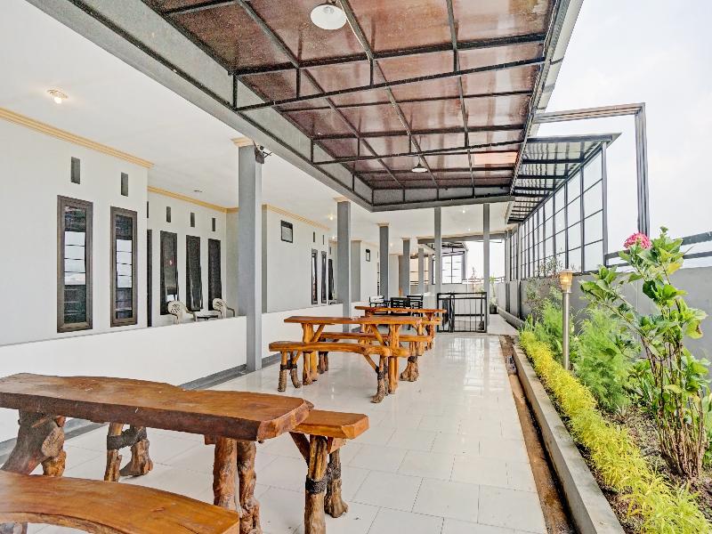 The Halona Villa Batu - Lobi