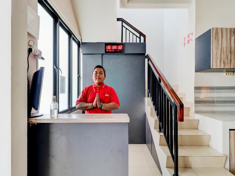 OYO 90215 Ada Residence - Lobi