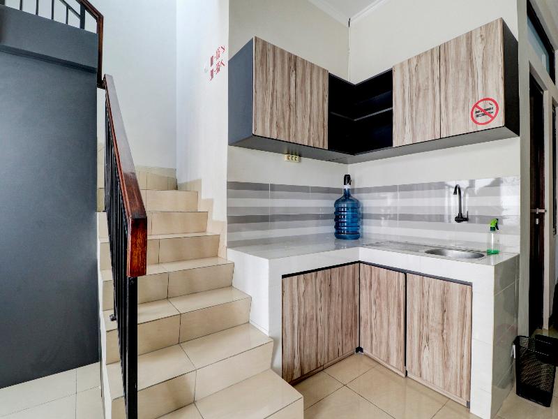 OYO 90215 Ada Residence - Genel