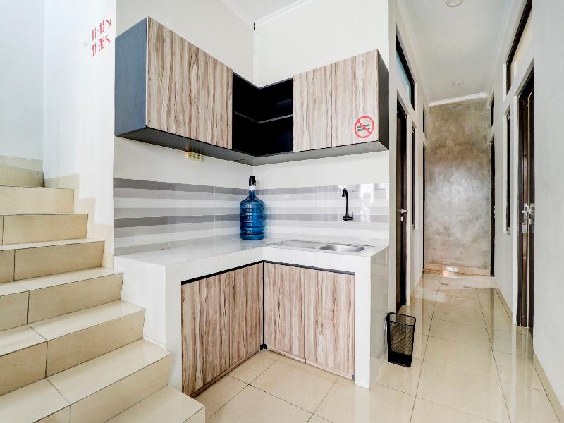 OYO 90215 Ada Residence - Genel